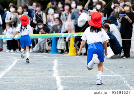 運動会の徒競走 運動会の徒競走 95191627