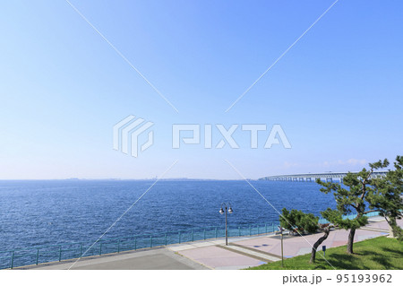 大阪府泉佐野市　青空の関西国際空港 95193962