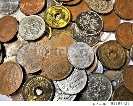 散らばった日本の硬貨2 散らばった日本の硬貨2 95194425