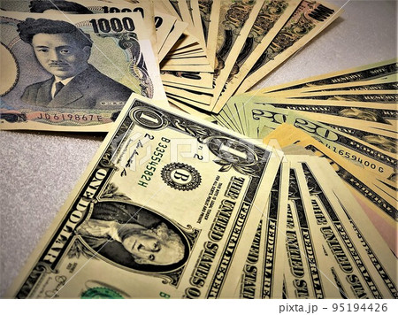 ドル紙幣と日本紙幣1 ドル紙幣と日本紙幣1 95194426
