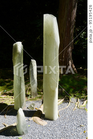 法然院 参道の石柱 京都市左京区鹿ヶ谷 法然院 参道の石柱 京都市左京区鹿ヶ谷 95195426