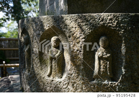 法然院 十重石塔台座の石仏 京都市左京区鹿ヶ谷 法然院 十重石塔台座の石仏 京都市左京区鹿ヶ谷 95195428