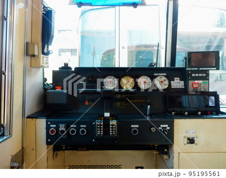 電車の運転席 95195561