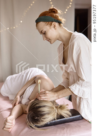 relaxing massage on the back in spa salon. relaxing massage on the back in spa salon. 95197377
