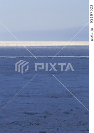 北海道　斜里　オホーツク海の流氷 95197922