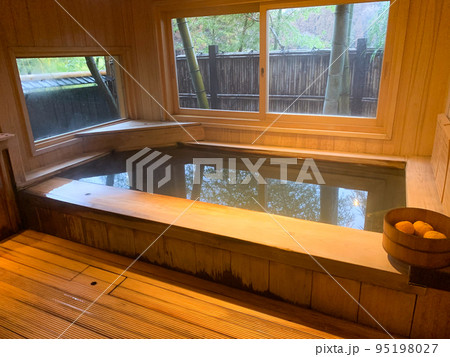 ヒノキ風呂　貸切温泉 95198027