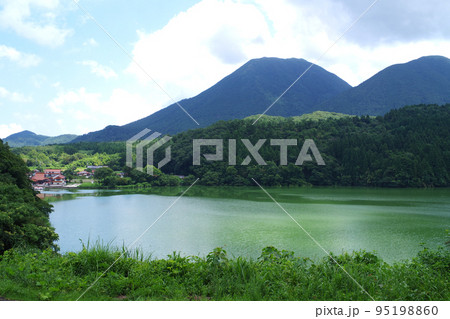 三瓶山浮布池の景色 95198860