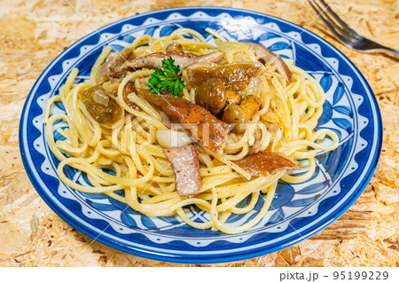 天然きのこのパスタ 95199229