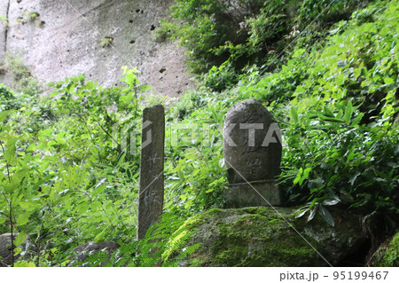 せみ塚・山寺(山形県・山形市) せみ塚・山寺(山形県・山形市) 95199467