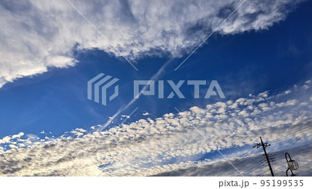 青空とウロコ雲 95199535