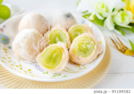 手作りぶどう大福 手作りぶどう大福 95199582