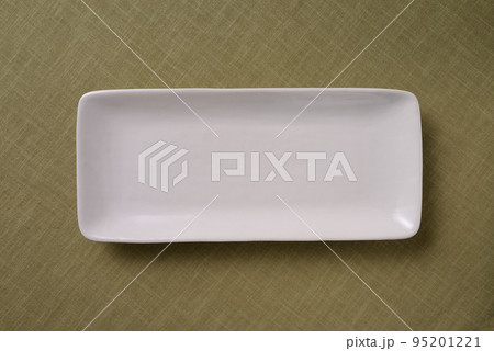 上から見た白い焼き魚皿 95201221