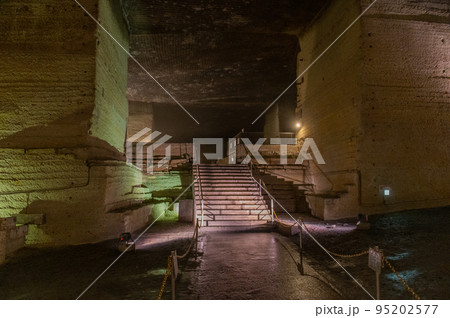 地底の宮殿　大谷石採掘場 95202577