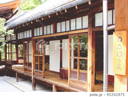 建仁寺中庭の縁側 95202975