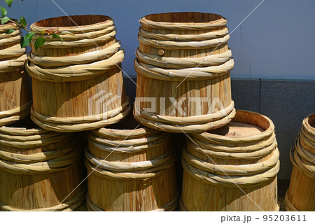 松御大社境内の酒樽-5 95203611