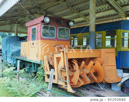 長野県王滝村滝越地区の水交園　森林鉄道のDB五型ディゼル機関車 95203680