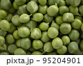 緑が綺麗な新鮮グリーンピース 95204901