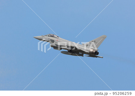 イタリア空軍ユーロファイターEF-2000離陸 イタリア空軍ユーロファイターEF-2000離陸 95206259
