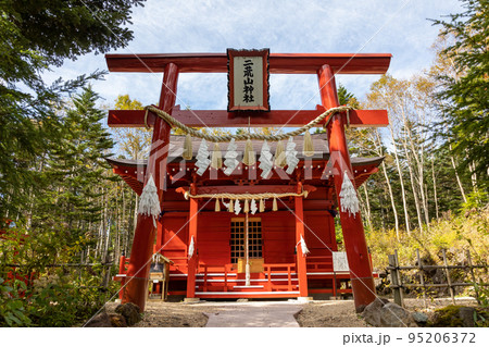 秋の丸沼高原　二荒山神社 95206372