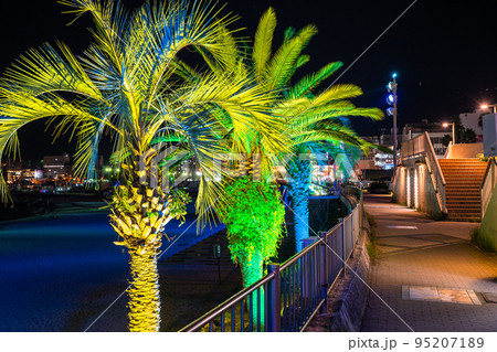 《静岡県》熱海サンビーチの夜景・リゾート地の風景 《静岡県》熱海サンビーチの夜景・リゾート地の風景 95207189