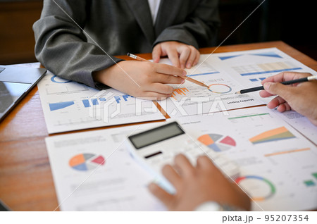 A businesswoman or financial consultant giving a financial advice to her client in the meeting. 95207354