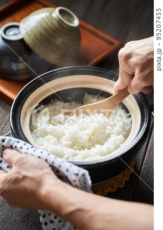 土鍋で炊いたご飯 土鍋で炊いたご飯 95207455
