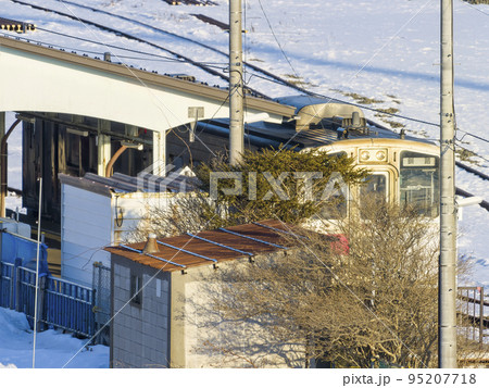 北海道・JR根室駅に停車中の花咲線車両 冬 / Nemuro, Japan 北海道・JR根室駅に停車中の花咲線車両 冬 / Nemuro, Japan 95207718