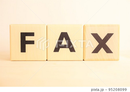 FAX（ファックス）の木製のアルファベットブロック 95208099