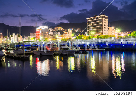 《静岡県》熱海サンビーチ・リゾート地の風景 95208194
