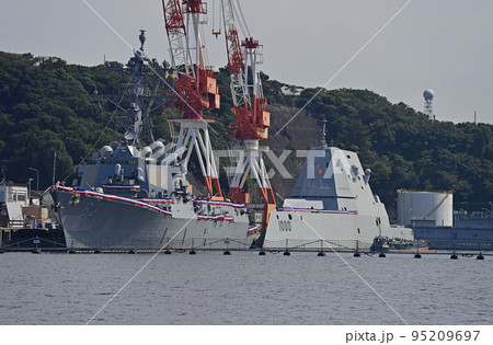 DDG83 USS Howard ハワード DDG-1000 USS Zumwalt ズムウォルト DDG83 USS Howard ハワード DDG-1000 USS Zumwalt ズムウォルト 95209697