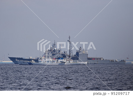 巡視船　たかとり　PM14　横須賀海上保安部　DDG54　USS　カーティス・ウィルバー　 95209717