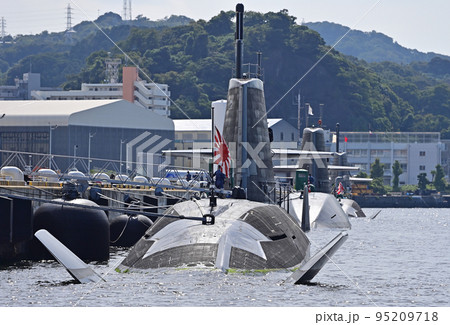 そうりゅう型　潜水艦　おやしお型　潜水艦 95209718