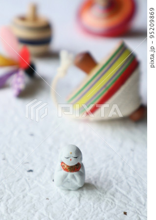 お地蔵様と正月おもちゃ お地蔵様と正月おもちゃ 95209869