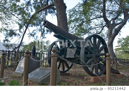 小倉城の四年式十五糎榴弾砲と大砲 旧陸軍第12師団 歴史観光写真素材3 小倉城の四年式十五糎榴弾砲と大砲 旧陸軍第12師団 歴史観光写真素材3 95211442