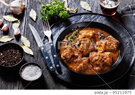 Flemish Stew, carbonnade, meet stew in bowl 95211975