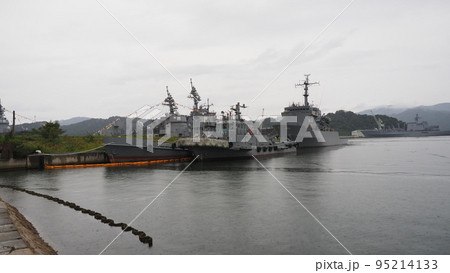 雨に煙る舞鶴　北吸繋留所 95214133