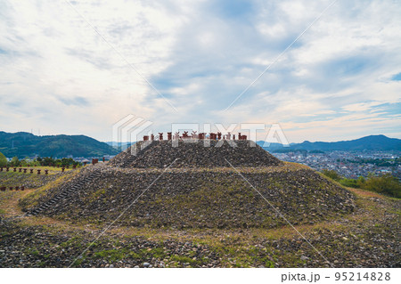 柳井茶臼山古墳は古代のロマンを感じる前方後円墳 95214828
