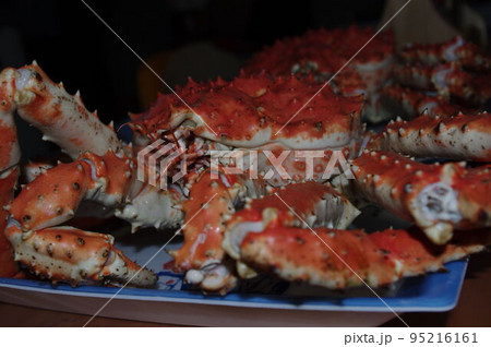 美味しそうな茹でたタラバガニ1 95216161