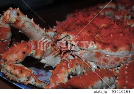 美味しそうなボイルしたタラバガニ 95216163