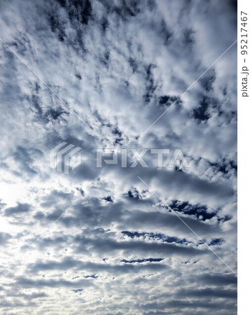 しましま雲の写真素材 [95217467] - PIXTA