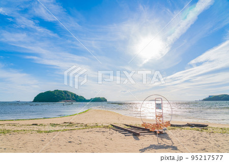 東幡豆海岸のトンボロ、前島へ続く一本道〈愛知県西尾市〉 東幡豆海岸のトンボロ、前島へ続く一本道〈愛知県西尾市〉 95217577