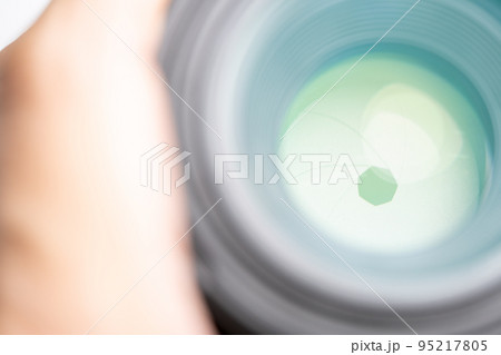 カメラのレンズのクローズアップ 95217805