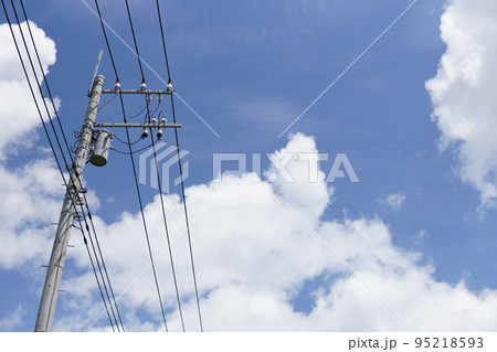 電信柱と空 電信柱と空 95218593