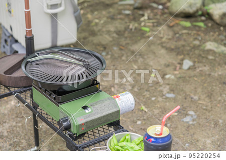 【オートキャンプ場でソロキャンプ　コンロと枝豆】　 95220254