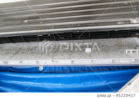 Dirty air conditioner system before cleaning 95220427