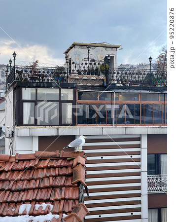 View on old beautiful Istanbul building with snow 95220876