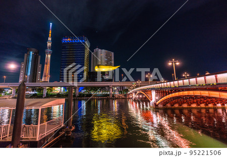 日本の東京都市景観 浅草水上バス乗船場や隅田川などを望む 日本の東京都市景観 浅草水上バス乗船場や隅田川などを望む 95221506