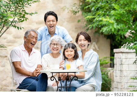 三世代家族　親子 95228123