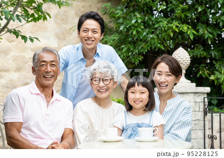 三世代家族 親子 三世代家族 親子 95228125