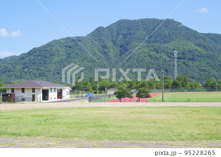北山を背にした出雲浜山公園の景色 北山を背にした出雲浜山公園の景色 95228265